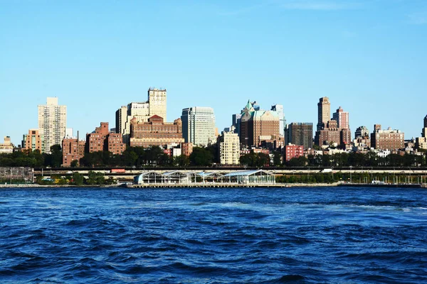 Brooklyn skyline, blick von manhattan, new york city — Stockfoto