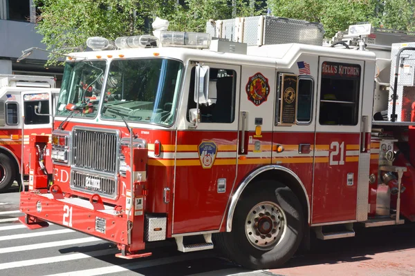 İtfaiye arabası içinde hareket cehennem tavuk, Manhattan, New York