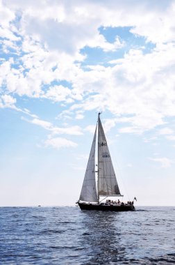 Akdeniz 'de yelkenli gemi