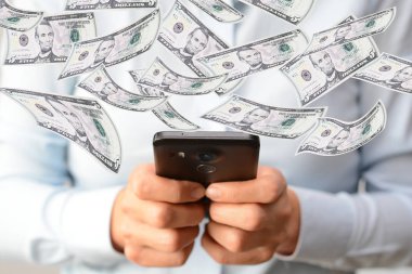 Para online kavramı bir smartphone tutan kadın el ile yapma