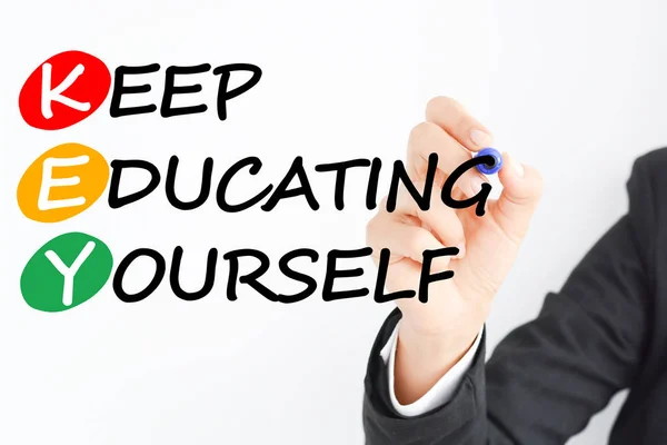 Κρατήσει εκπαιδεύοντας τον εαυτό σας επαγγελματίες αρκτικόλεξο έννοια που υποδηλώνει ότι η εκπαίδευση είναι το κλειδί για την επιτυχία — Φωτογραφία Αρχείου