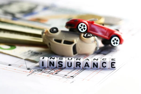 Toy cars accident damage and insurance word from tiled letter blocks — Stock Photo, Image