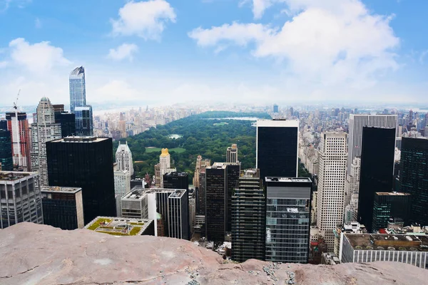Widok z lotu ptaka z urwiska skalne Central Park w Nowym Jorku Manhattan streszczenie obrazu — Zdjęcie stockowe