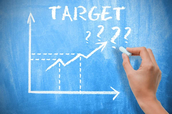 Target concept with business woman drawing growing arrows on chalkboard — Stock Photo, Image