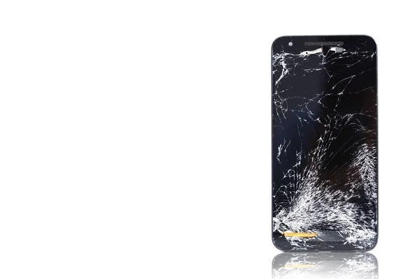 Glasscherben oder rissiges Smartphone-Display isoliert auf weißem Hintergrund — Stockfoto