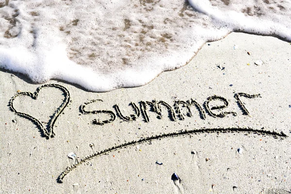 I love summer concept written on the tide washed beach — Stock Photo, Image