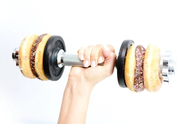 Conceito de estilo de vida saudável sugerido por donuts de levantamento de peso — Fotografia de Stock