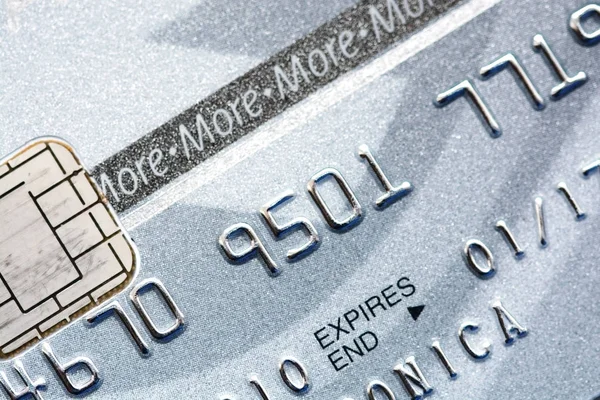 Nahaufnahme einer silbernen Kreditkarte — Stockfoto