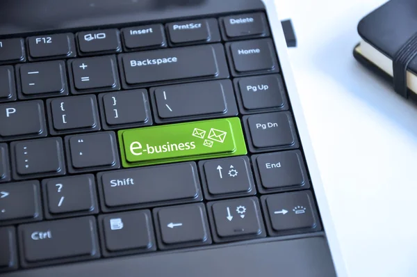 E-Business-Tastatur-Taste, E-Mail senden, um Online-Geschäft zu wachsen — Stockfoto