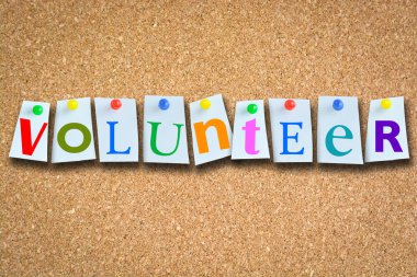 Mantar pano renkli kağıt pimleri ile gönüllü metin