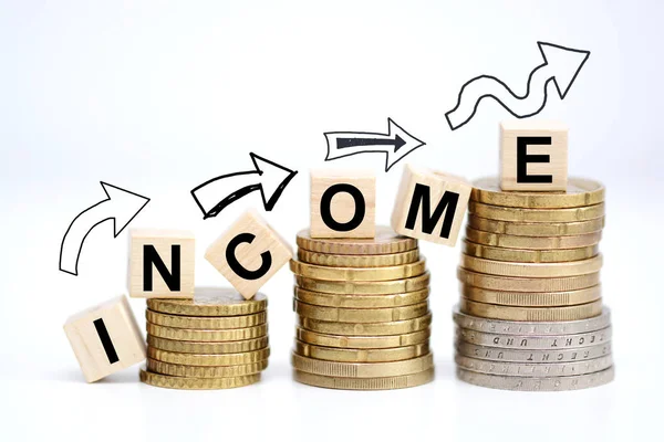 Income increase concept with upward pile of coins — Stock Photo, Image