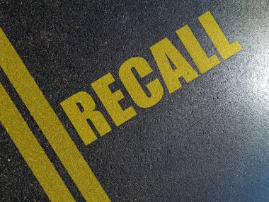 Otomotiv geri çekme işlemleri kavramı