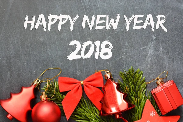 Šťastný nový rok 2018 na tabuli s vánoční dekorace — Stock fotografie