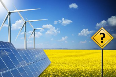 Yenilenebilir enerji fotovoltaik panelleri ve rüzgar türbinleri arka planda sarı yol işaretiyle üzerinde soru işareti ile gelecek