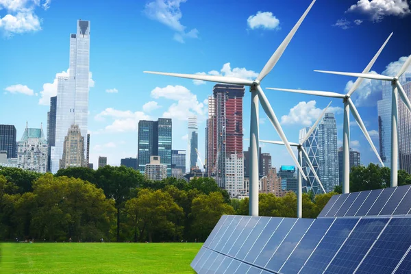 Cidade verde do conceito futuro, alimentada apenas por energias renováveis — Fotografia de Stock