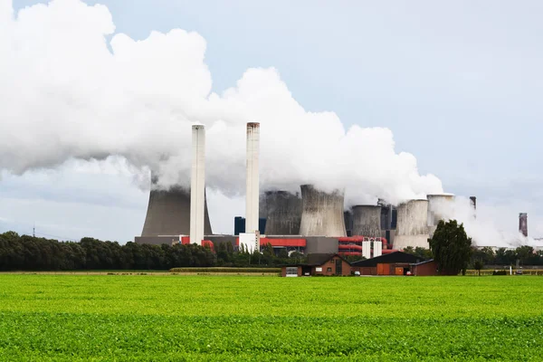 Concetto Problemi Ambientali Con Fumi Vapore Provenienti Dalle Ciminiere Delle — Foto Stock