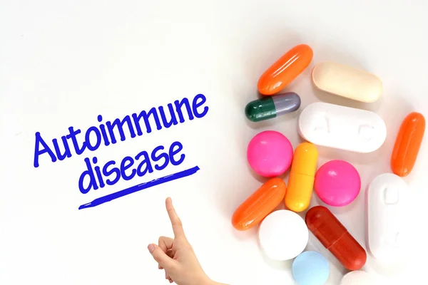 Enfermedad Autoinmune Sobre Fondo Blanco Cerca Coloridas Píldoras Medicamentos —  Fotos de Stock