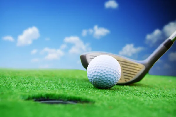 Golfer Prepared Golf Shut Green Grass Sunny Day Clear Blue — Stock Photo, Image
