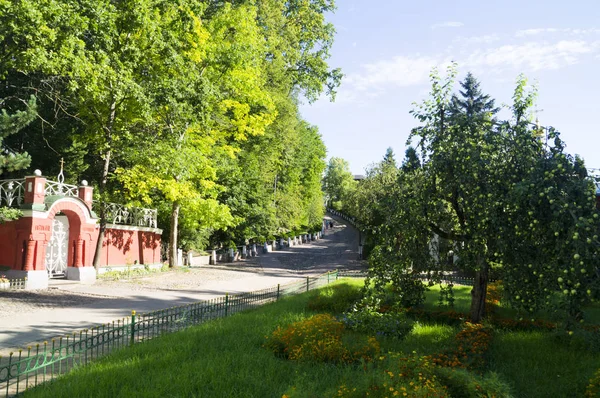 Heliga Dormition Pskov-grottor kloster. Ryssland — Stockfoto