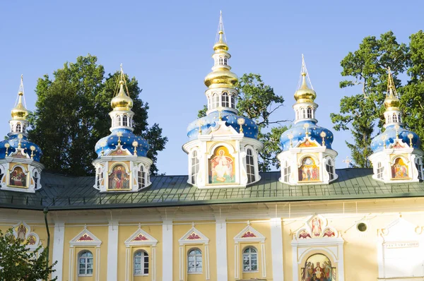 Sainte Dormition Monastère des grottes de Pskov. Russie — Photo