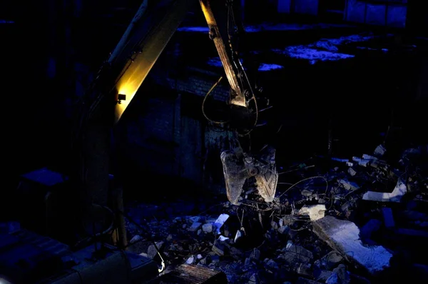 Modern Excavator Night Parses Debris Hydraulic Pliers — 스톡 사진