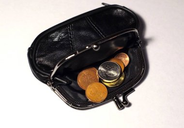 Para depolamak için siyah deri çanta.