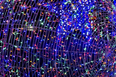 Yeni yılın aydınlatması parktaki 