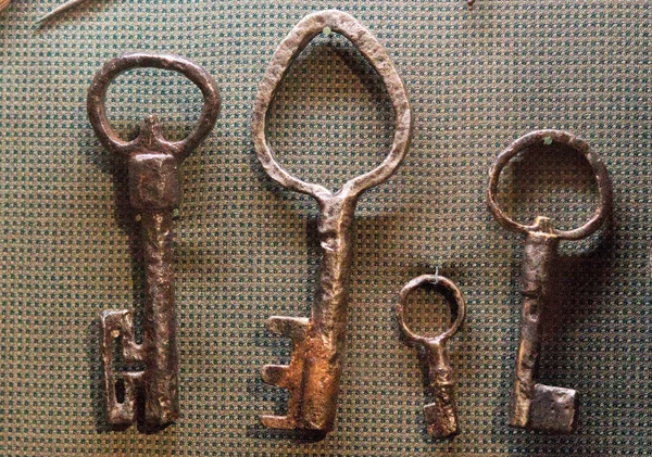 Σετ Παλιών Μεταλλικών Κλειδιών Στον Τοίχο Εικόνα Αρχείου