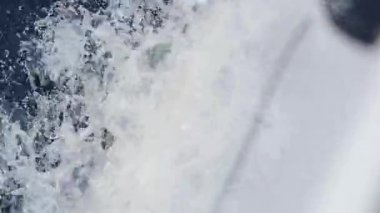 Soldaki dalgaları closeup kurulu.