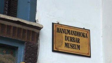 Tabela Hanumandhoka Durbar Müzesi Katmandu Nepal sokaklarında.