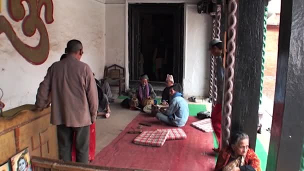 Musikerna spelar på etnisk musik med Katmandu i Nepal. — Stockvideo