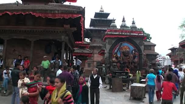 Templo na Praça Durbar de Katmandu no Nepal . — Vídeo de Stock