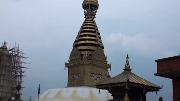 Dak van de tempel Kathmandu in Nepal. — Stockvideo