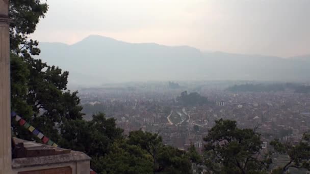 Blick von oben. auf kathmandu in nepal .zoom in. — Stockvideo