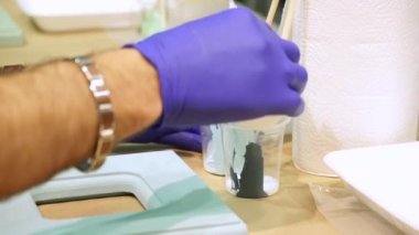 Resim çerçeveleri imalatı. Yaratıcı atölye çalışma işlemi.