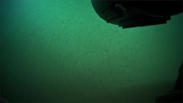 Mergulho profundo no submarino submarino no Oceano Pacífico . — Vídeo de Stock