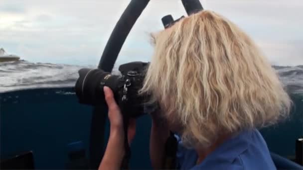 Woman on submarine on rwater photographs yacht in Pacific Ocean. — Stock Video
