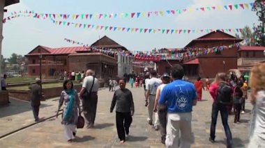 Katmandu Nepal renkli Caddesi'nde turistler ve yerliler için git.