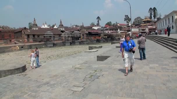 People walking on the street in the vicinity of Kathmandu Nepal. — Stock Video