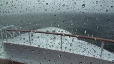 Kuzey Buz Denizi doğası. Yat güverteden görüntülemek.