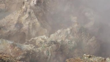 Dağ, Grönland Kuzey Buz Denizi sahilinde geysers yüzeyine. Yakın çekim.