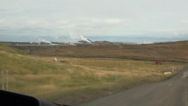 Δρόμος προς geysers στις ακτές του Αρκτικού Ωκεανού στη Γροιλανδία. — Αρχείο Βίντεο