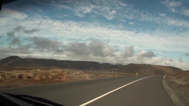 Road that leads to mountains on shore of Arctic Ocean in Greenland. — Stock Video