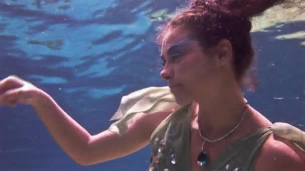 Underwater model free diver poses for camera on background of corals in Red Sea. — Stock Video