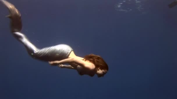 Young girl model underwater mermaid costume on blue background poses in Red Sea. — Stock Video