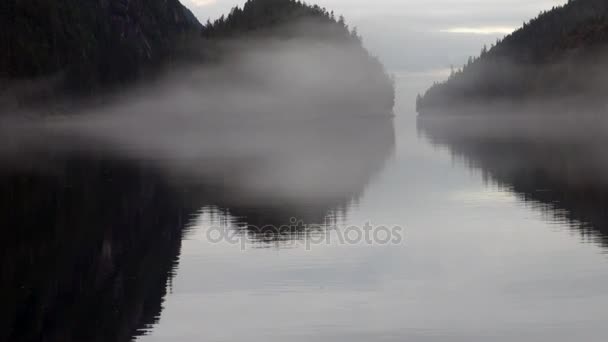 Mountains in fog on background of calm water in Pacific Ocean. — Stock Video
