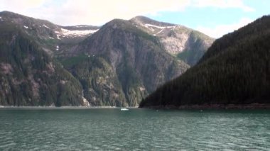 Pasifik Okyanusu arka plan su yüzeyinde Dağları'nın muhteşem manzara.