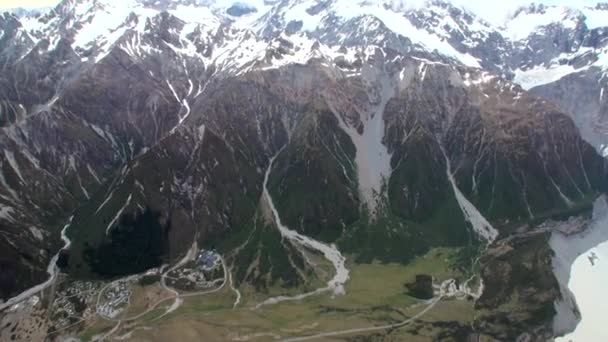 Paesaggio di neve panorama montano vista dalla finestra dell'elicottero in Nuova Zelanda . — Video Stock