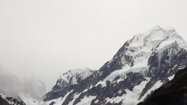 Kar manzaralı panorama Yeni Zelanda helikopter penceresinden manzara. — Stok video