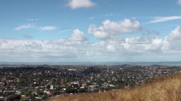 Blick auf die Stadt vom Berg in Neuseeland. — Stockvideo